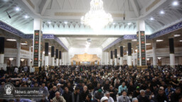 عزاداری زائران حرم بانوی کرامت در ظهر شهادت امام صادق (ع)