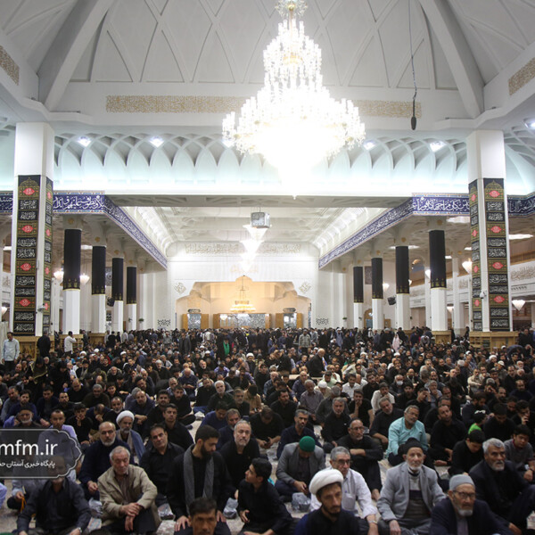 عزاداری زائران حرم بانوی کرامت در ظهر شهادت امام صادق (ع)