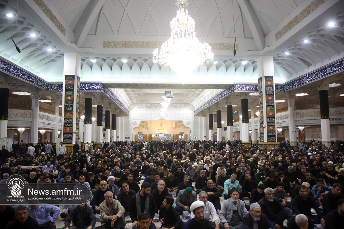 عزاداری زائران حرم بانوی کرامت در ظهر شهادت امام صادق (ع)