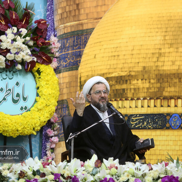 زن و مرد در رسیدن به کمال هیچ تفاوتی با هم ندارند