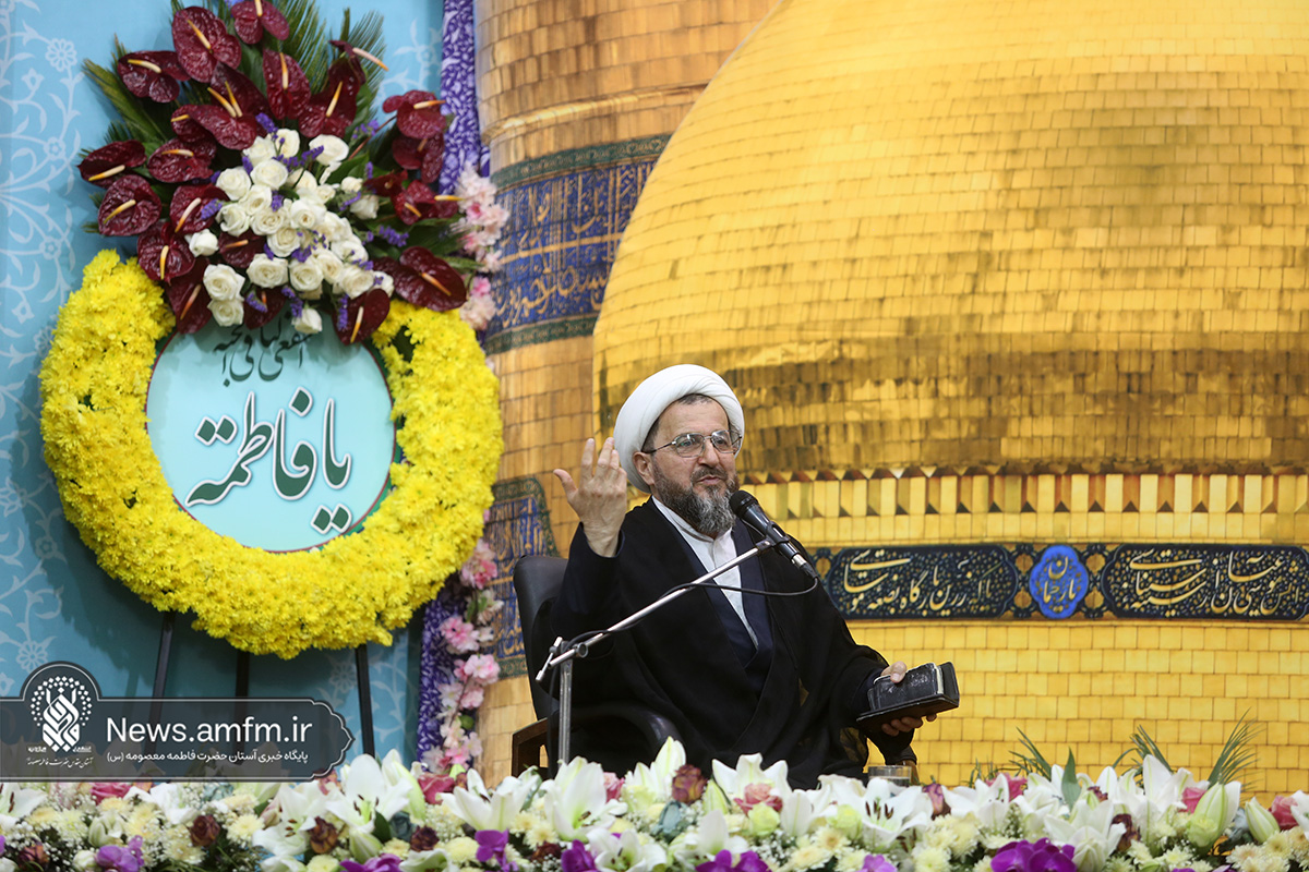 زن و مرد در رسیدن به کمال هیچ تفاوتی با هم ندارند