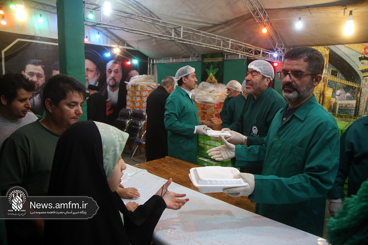 پذیرایی از زائران کریمه اهل بیت(س) در سالروز بزرگداشت میلاد بانوی کرامت