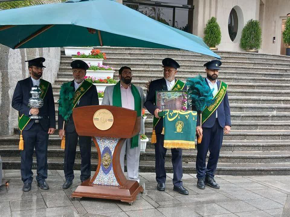 حضور خادمان حرم مطهر بانوی کرامت در جلسه هیئت دولت