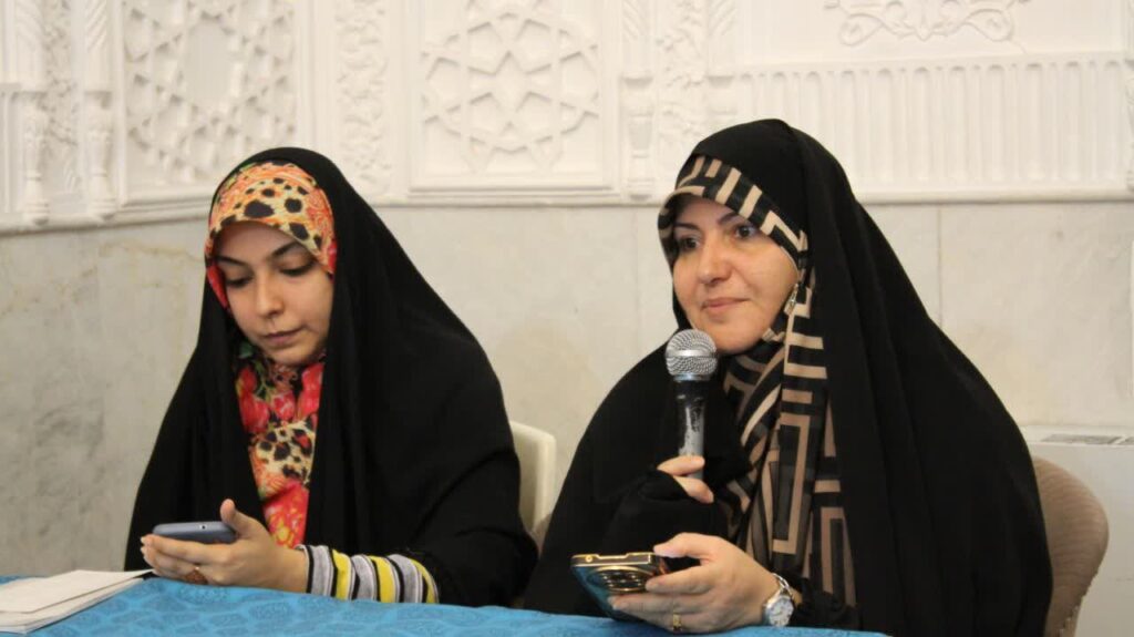 برگزاری محفل شعر «ایوان» در مقبره بانو پروین اعتصامی