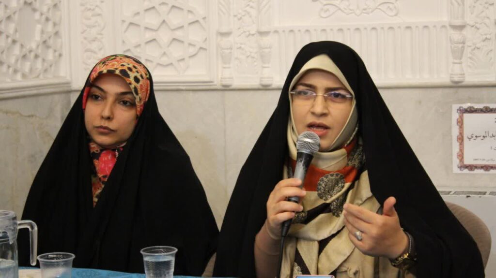 برگزاری محفل شعر «ایوان» در مقبره بانو پروین اعتصامی