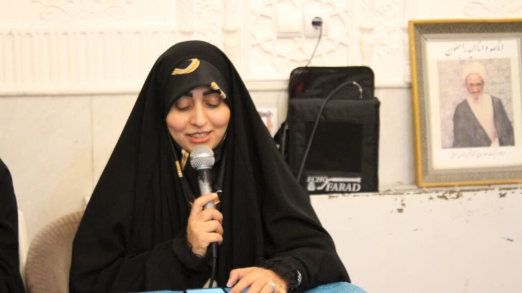 برگزاری محفل شعر «ایوان» در مقبره بانو پروین اعتصامی