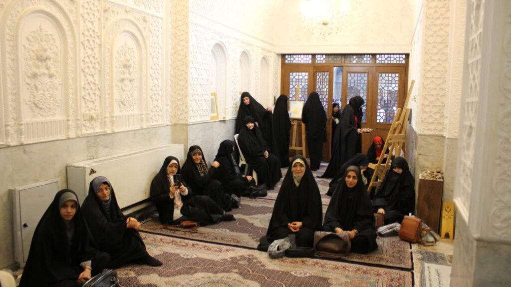 برگزاری محفل شعر «ایوان» در مقبره بانو پروین اعتصامی