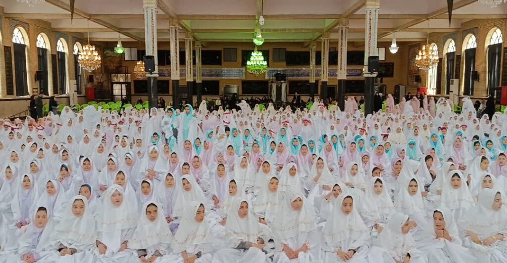 اجرای نمایش عروسکی گروه هنری رواق در مدارس دخترانه شهرستان دماوند