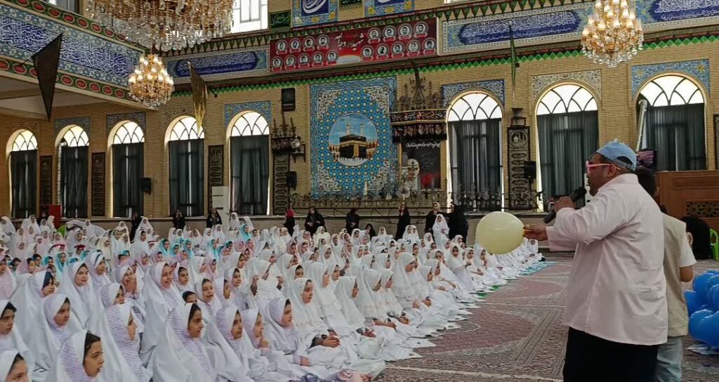 اجرای نمایش عروسکی گروه هنری رواق در مدارس دخترانه شهرستان دماوند