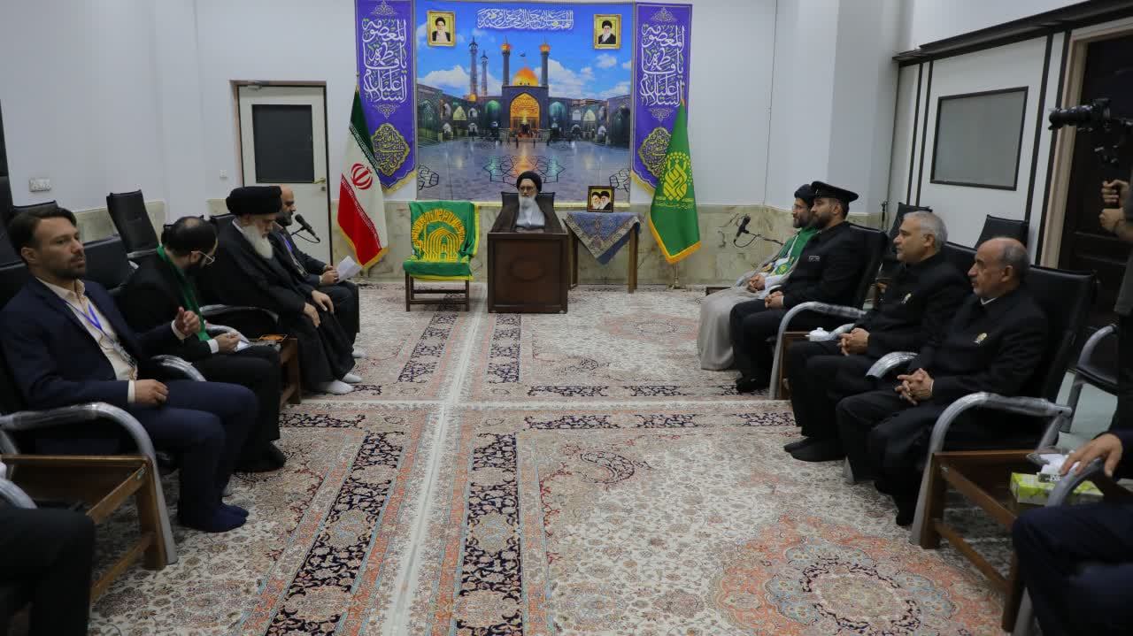 دیدار جمعی از خادمیاران رضوی با تولیت حرم مطهر بانوی کرامت