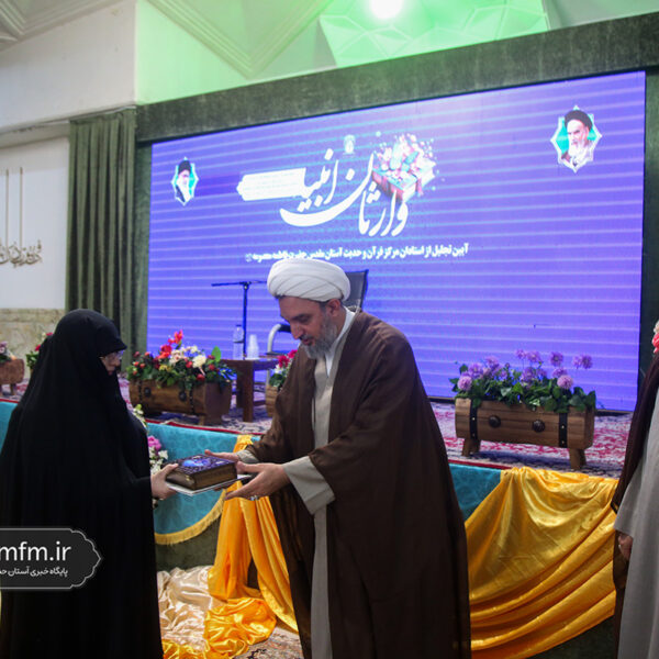تجلیل از ۲۰۰ استاد قرآن حرم مطهر بانوی کرامت در همایش وارثان انبیا