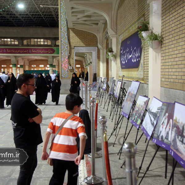 برپایی نمایشگاه عکس و گرافیک «از ماه تا آفتاب» در حرم مطهر بانوی کرامت + تصاویر