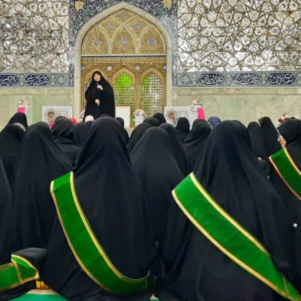 عهد خواهری دختران جوان با حضرت فاطمه معصومه(س)