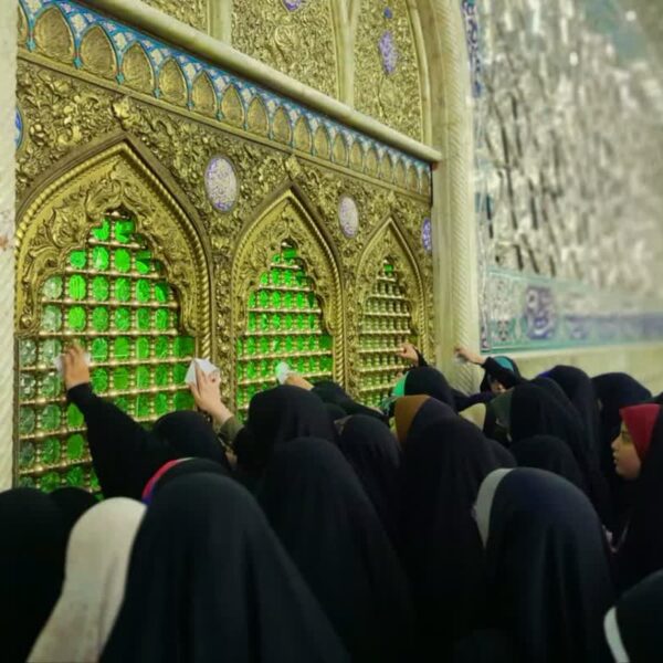 شرکت ۲ هزار دختر نوجوان در اردوی «یک روز خوب و یک حس خوب» در حرم قم