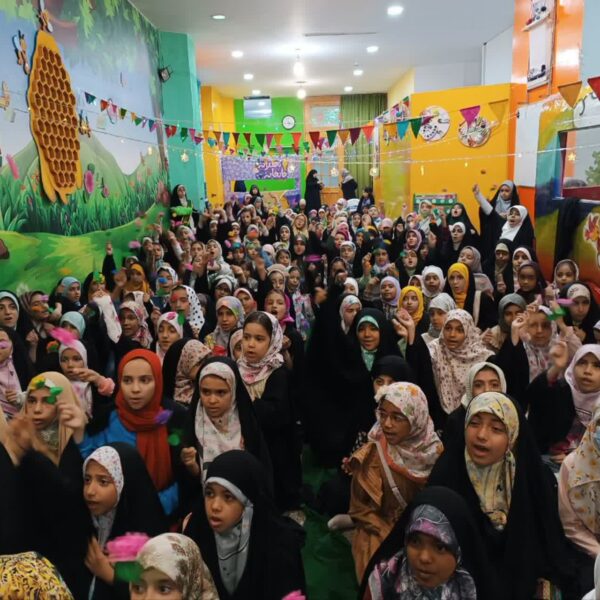 جشن تولد امام رضا(ع) با حضور کودکان در حرم بانوی کرامت