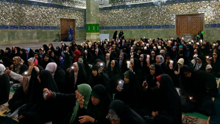دختران نوجوان قمی ولادت امام رضا(ع) را جشن گرفتند
