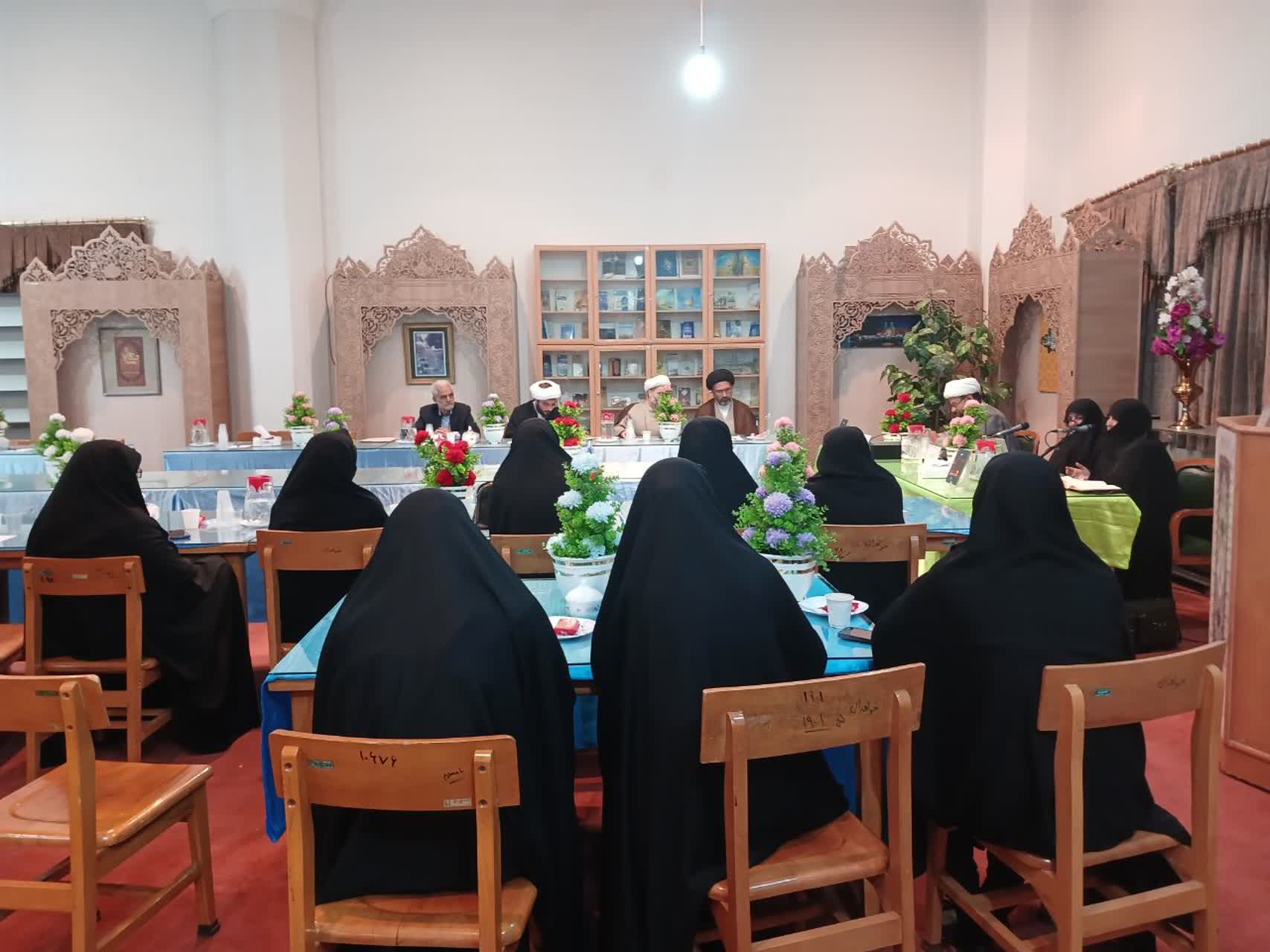 نقد و بررسی کتاب «زیستنامه مادر امام رضا(ع)» در کتابخانه فاطمی نقد و بررسی کتاب «زیستنامه مادر امام رضا(ع)» در کتابخانه فاطمی