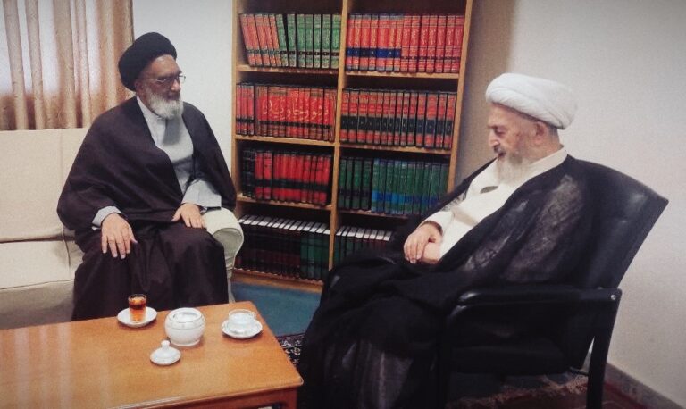 دیدار تولیت حرم مطهر بانوی کرامت با حضرت آیت‌الله سبحانی