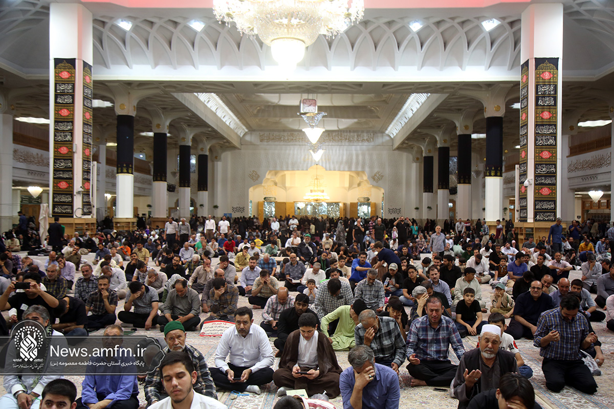 قرائت دعای ۴۷ صحیفه سجادیه در حرم حضرت فاطمه معصومه (س)