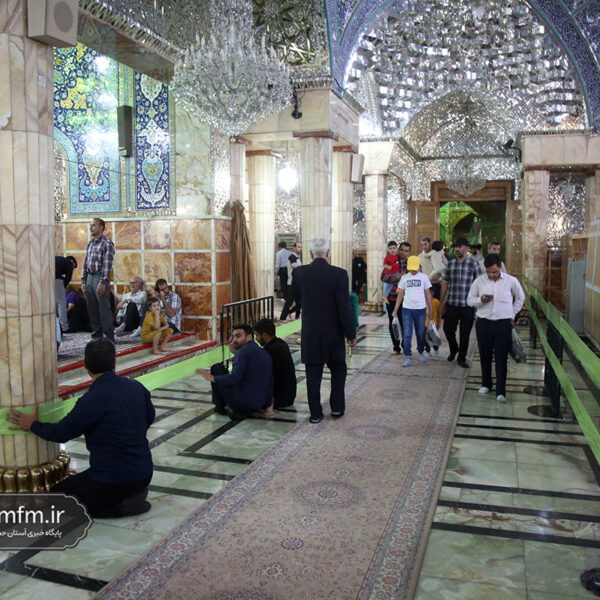 تلاش خادمان برای برگزاری دعای عرفه در حرم بانوی کرامت