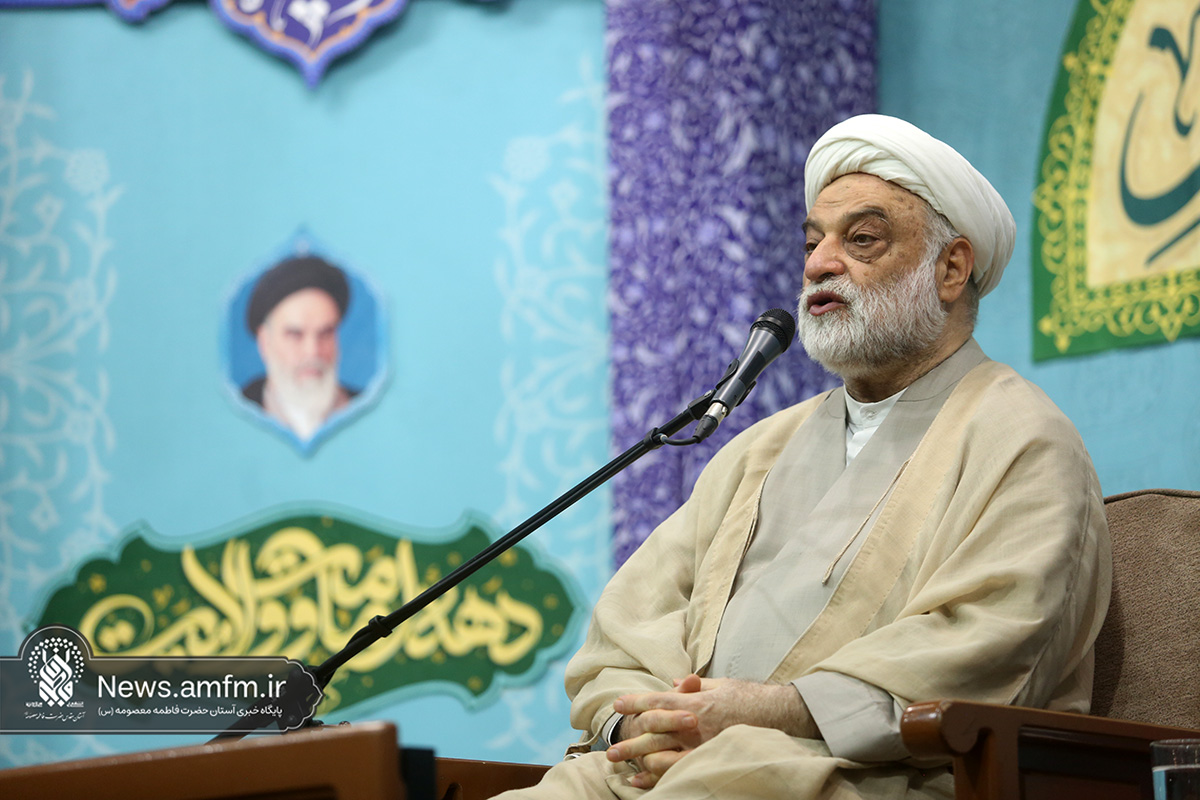 مردم از دعا و توسل برای پیروزی بر دشمن غافل نشوند مردم از دعا و توسل برای پیروزی بر دشمن غافل نشوند