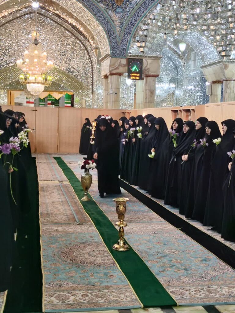 خطبه‌خوانی خدام حرم مطهر حضرت معصومه(س) به‌یاد خادمه شهید