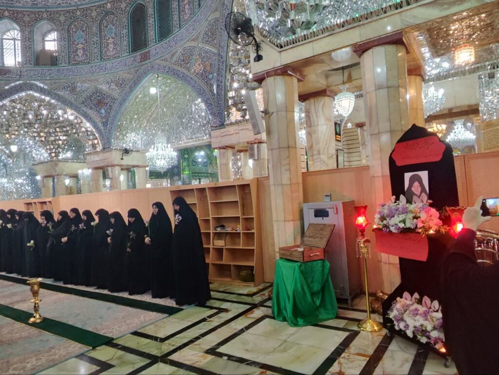 خطبه‌خوانی خدام حرم مطهر حضرت معصومه(س) به‌یاد خادمه شهید