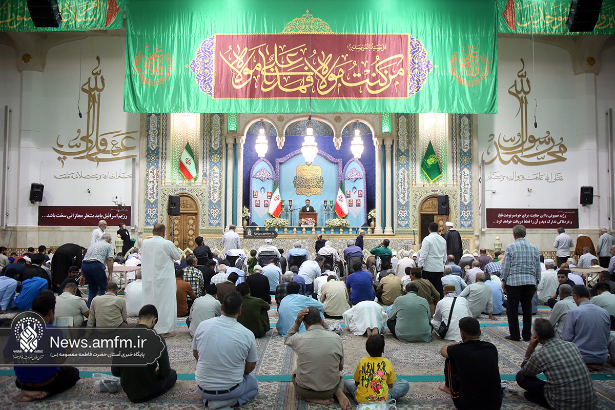 محفل دعا و قرائت قرآن برای پیروزی رزمندگان اسلام در حرم قم + تصاویر