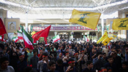 حمایت نوجوانان فاطمی از نیروهای مسلح کشور در حرم بانوی کرامت