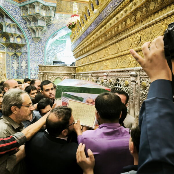 طواف پیکر خادم شهید بر گرد ضریح مطهر بانوی کرامت
