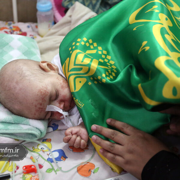 عطر پرچم متبرک بانوی کرامت در بیمارستان کودکان حضرت معصومه (س) پیچید