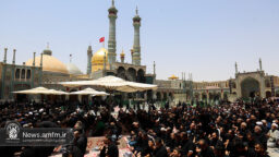 حضور پرشور عزاداران در نماز ظهر عاشورای حرم حضرت معصومه (س)