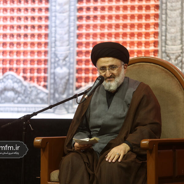 دلبستگی به دنیا مانع حق‌گرایی انسان می‌شود