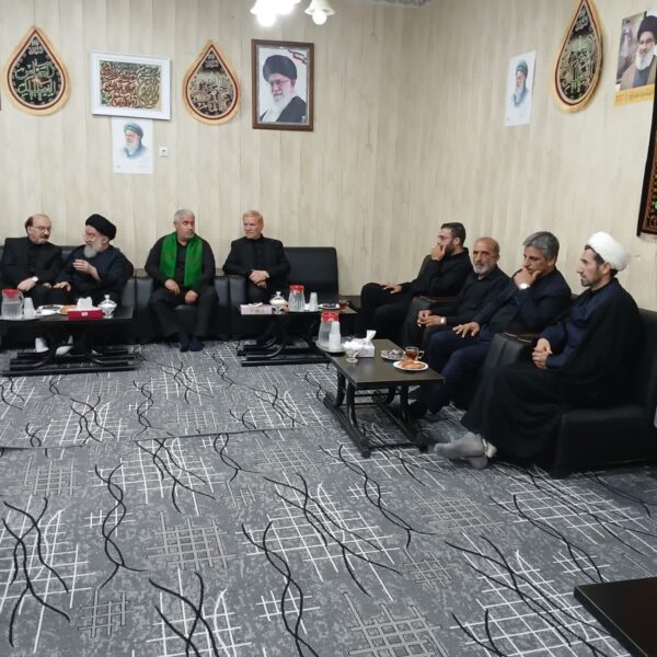 تقدیر مسئولان حرم بانوی کرامت از بخش‌های خدمت‌رسان در دهه اول محرم