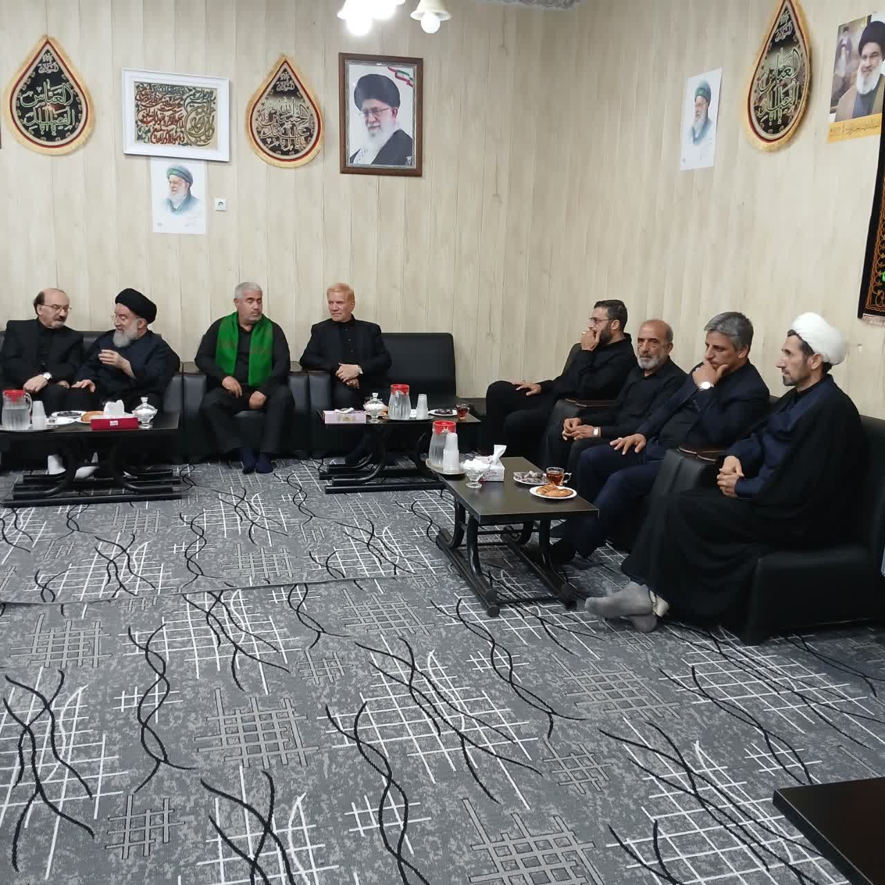 تقدیر مسئولان حرم بانوی کرامت از بخش‌های خدمت‌رسان در دهه اول محرم