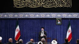 ملت با جهت‌گیری‌های گوناگون سیاسی و وزن متفاوت مذهبی پای ایران عزیز ایستاد