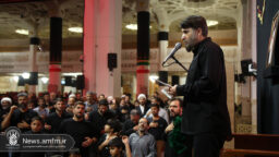 سوگواری زائران حرم بانوی کرامت در شب شهادت امام سجاد(ع)