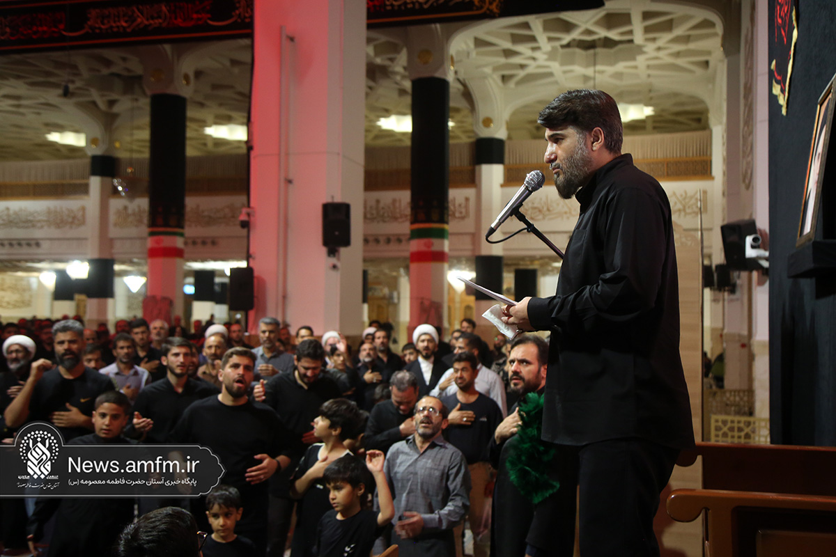 سوگواری زائران حرم بانوی کرامت در شب شهادت امام سجاد(ع)