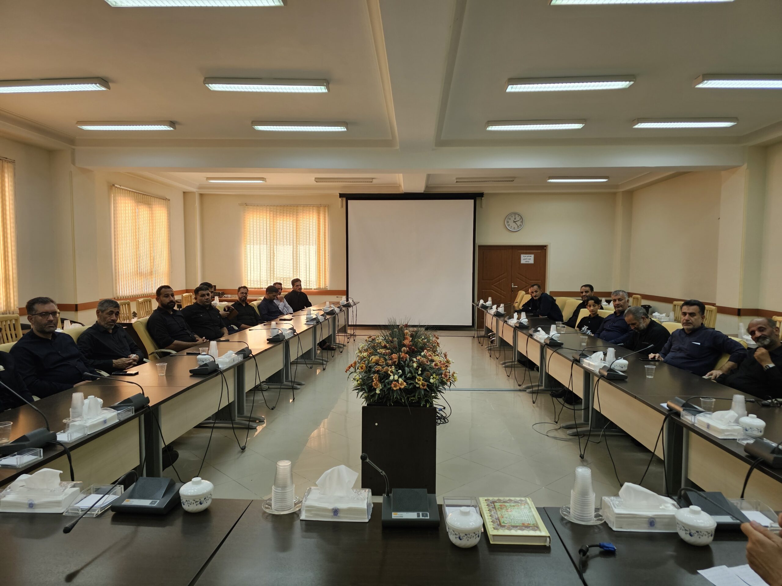 نشست توجیهی اولین گروه خادمان موکب حرم قم در پیاده‌روی اربعین