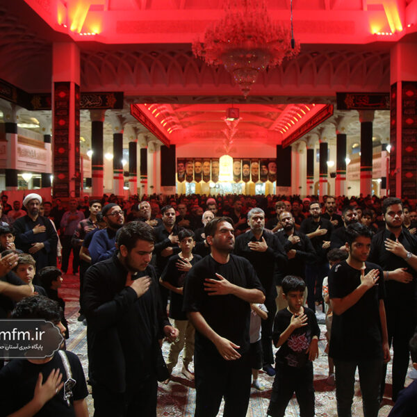 عزاداری زائران حرم بانوی کرامت در شب شهادت حضرت رقیه(س)