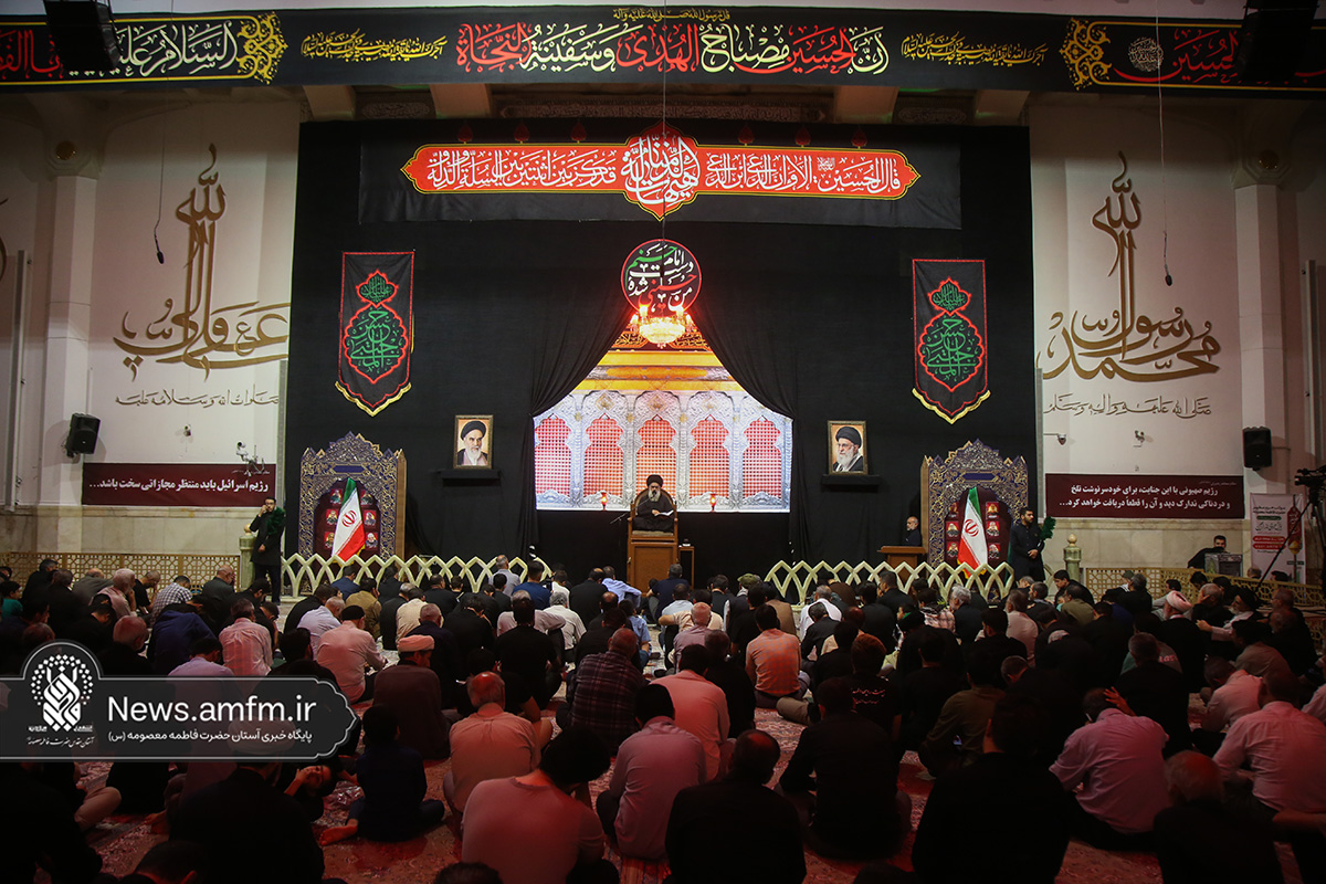 عزاداری زائران کریمه اهل بیت (س) در سوگ شهادت کریم اهل بیت(ع)