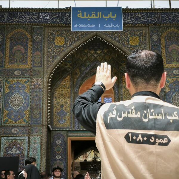 اذن خدمت خادمان موکب حرم بانوی کرامت در حرم اباعبدالله الحسین (ع)