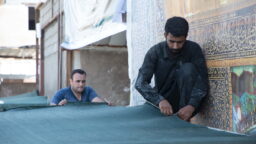 تلاش خادمان برای برپایی موکب حرم حضرت معصومه(س) در عمود ۱۰۸۰