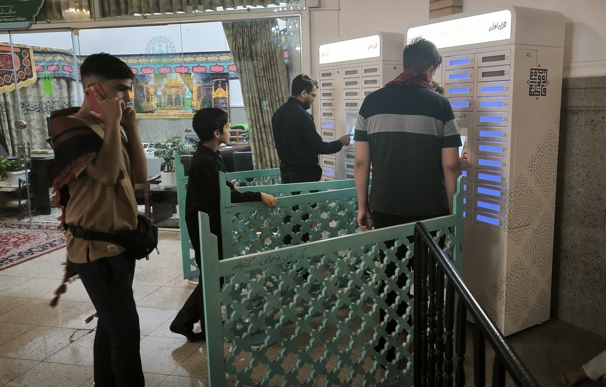 راه‌اندازی سامانه شارژ تلفن همراه در حرم حضرت فاطمه معصومه(س)