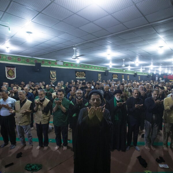 اقامه نماز جماعت در موکب حرم مطهر حضرت فاطمه معصومه(س)