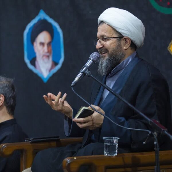 شاخصه بزرگ شدن از نگاه قرآن شکرگزاری و عدم غرور در نعمت است