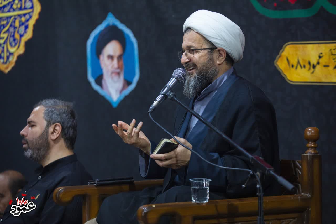 شاخصه بزرگ شدن از نگاه قرآن شکرگزاری و عدم غرور در نعمت است شاخصه بزرگ شدن از نگاه قرآن شکرگزاری و عدم غرور در نعمت است