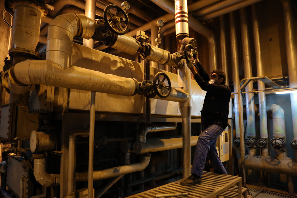 تمام ظرفیت فنیومهندسی حرم قم برای آسایش و رفاه زائران اربعین به کار گرفته شده است تمام ظرفیت فنیومهندسی حرم قم برای آسایش و رفاه زائران اربعین به کار گرفته شده است