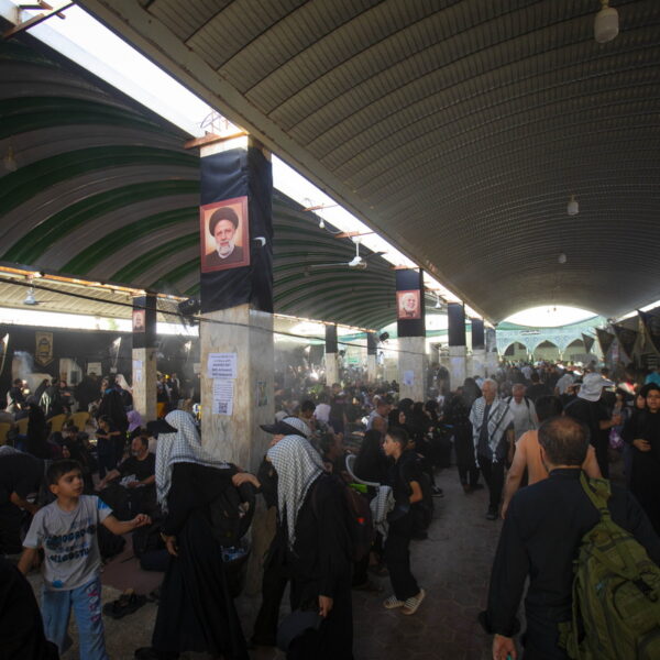 استقبال بالای زائران اربعین از خدمات موکب حرم بانوی کرامت در عمود ۱۰۸۰