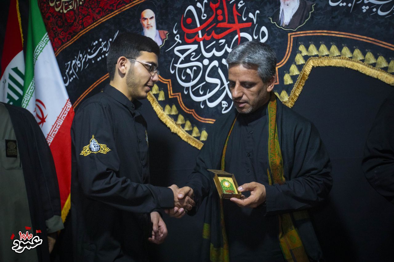 تقدیر از سفیران قرآنی کریمه اهلبیت(س) در موکب حرم قم تقدیر از سفیران قرآنی کریمه اهلبیت(س) در موکب حرم قم